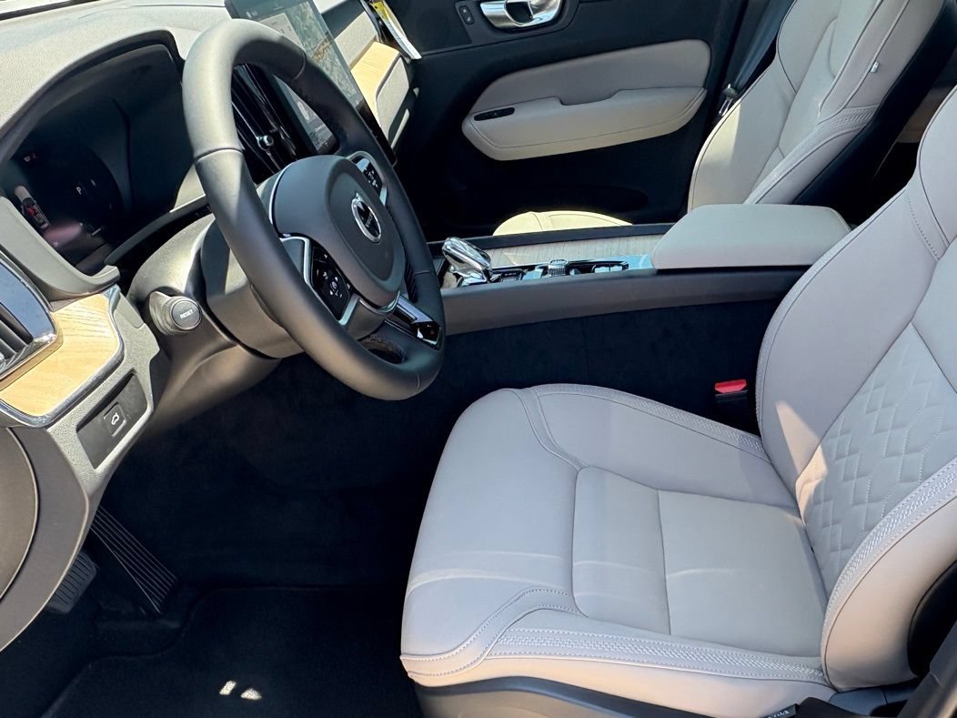 New 2026 Volvo XC60 B5 Plus w/ Protection Package Premier AWD/4WD image 17