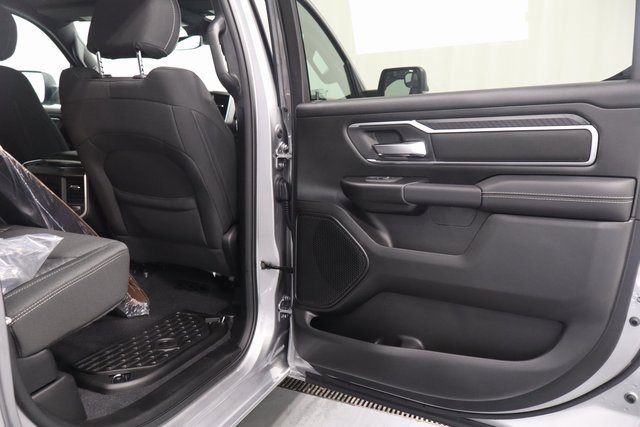 New 2026 RAM 1500 4x4 Crew Cab image 15