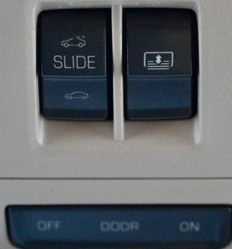 Used 2013 Cadillac XTS Luxury w/ Driver Awareness Package image 28