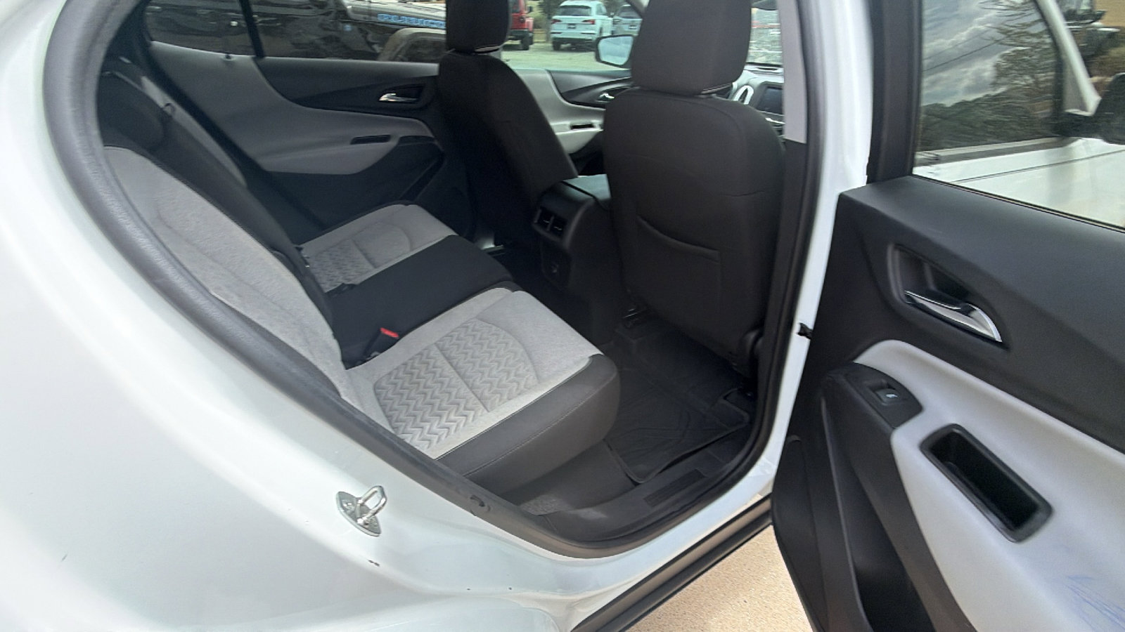 Used 2022 Chevrolet Equinox LS w/ LS Convenience Package image 21