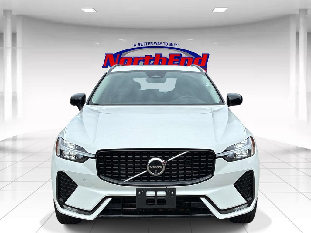 Used 2025 Volvo XC60 B5 Plus AWD/4WD image 2