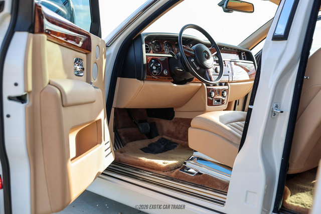 Used 2012 Rolls-Royce Phantom Sedan RWD image 21