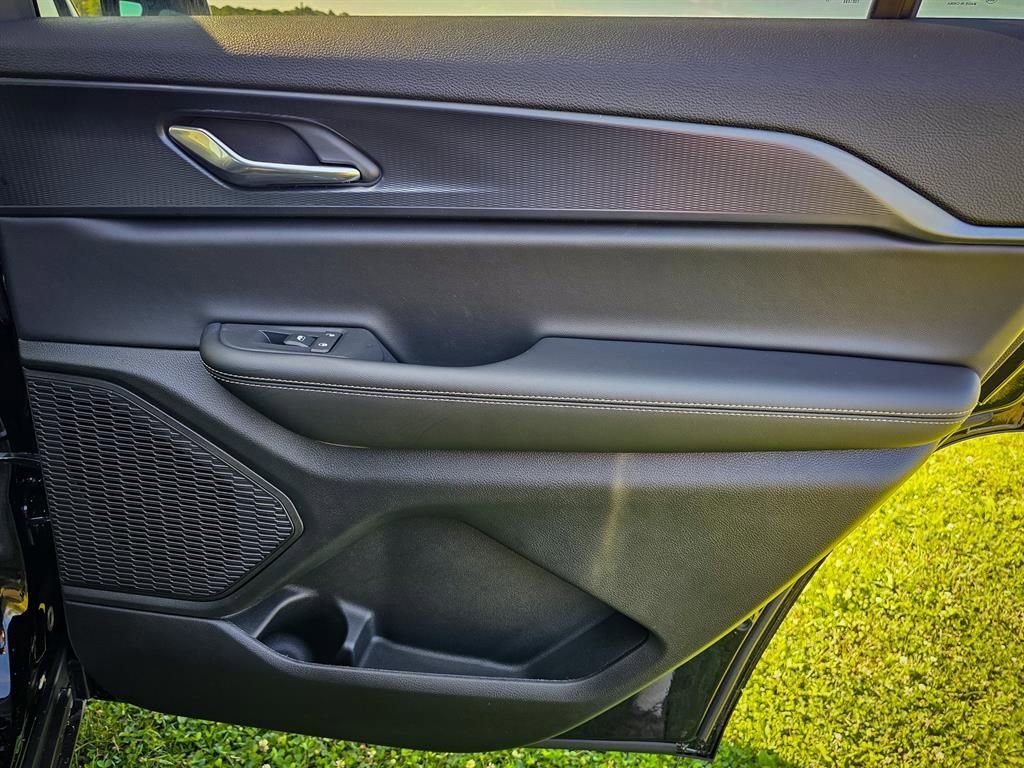 New 2025 Jeep Grand Cherokee L Altitude image 44