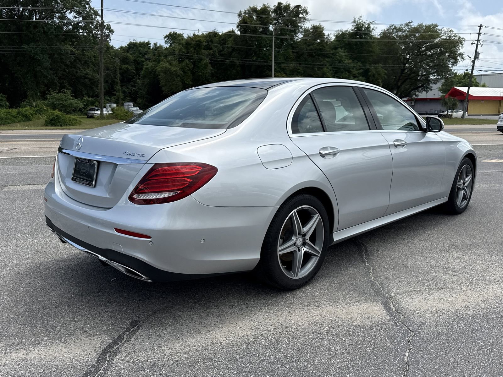 Used 2017 Mercedes-Benz E 300 4MATIC image 5