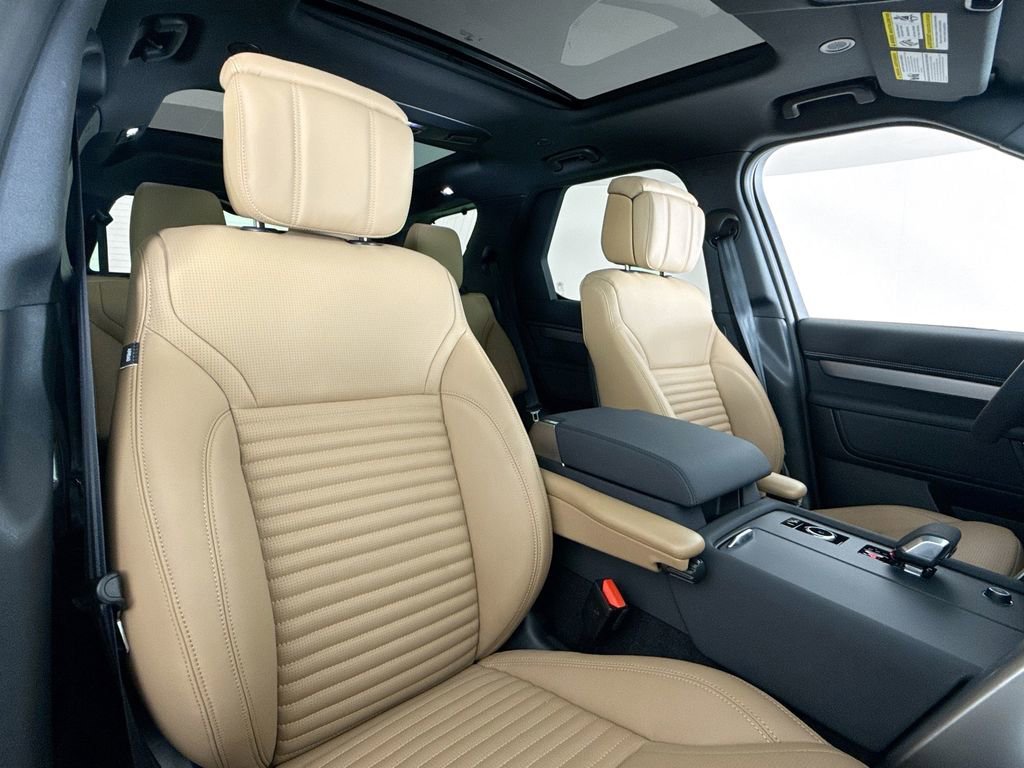 Used 2026 Land Rover Discovery Limited Edition image 14