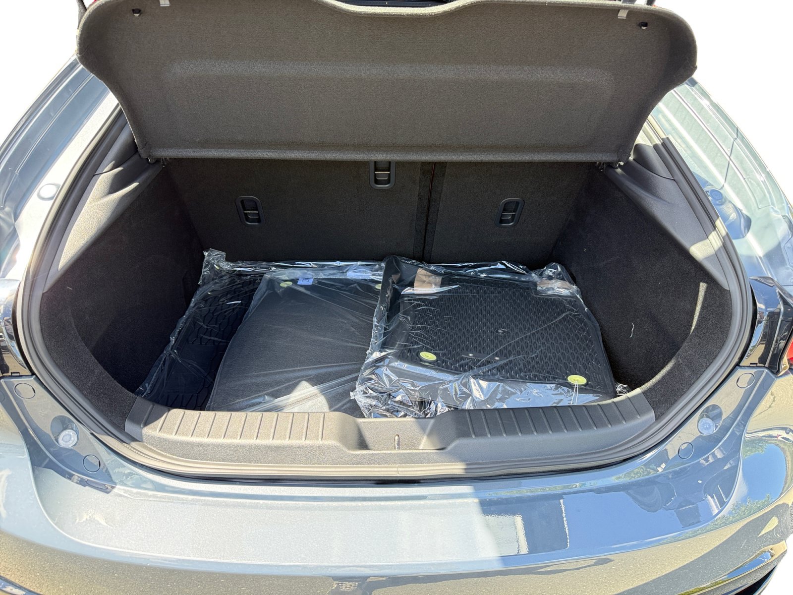 New 2026 MAZDA MAZDA3 2.5 S Hatchback w/ Premium Pkg FWD image 17