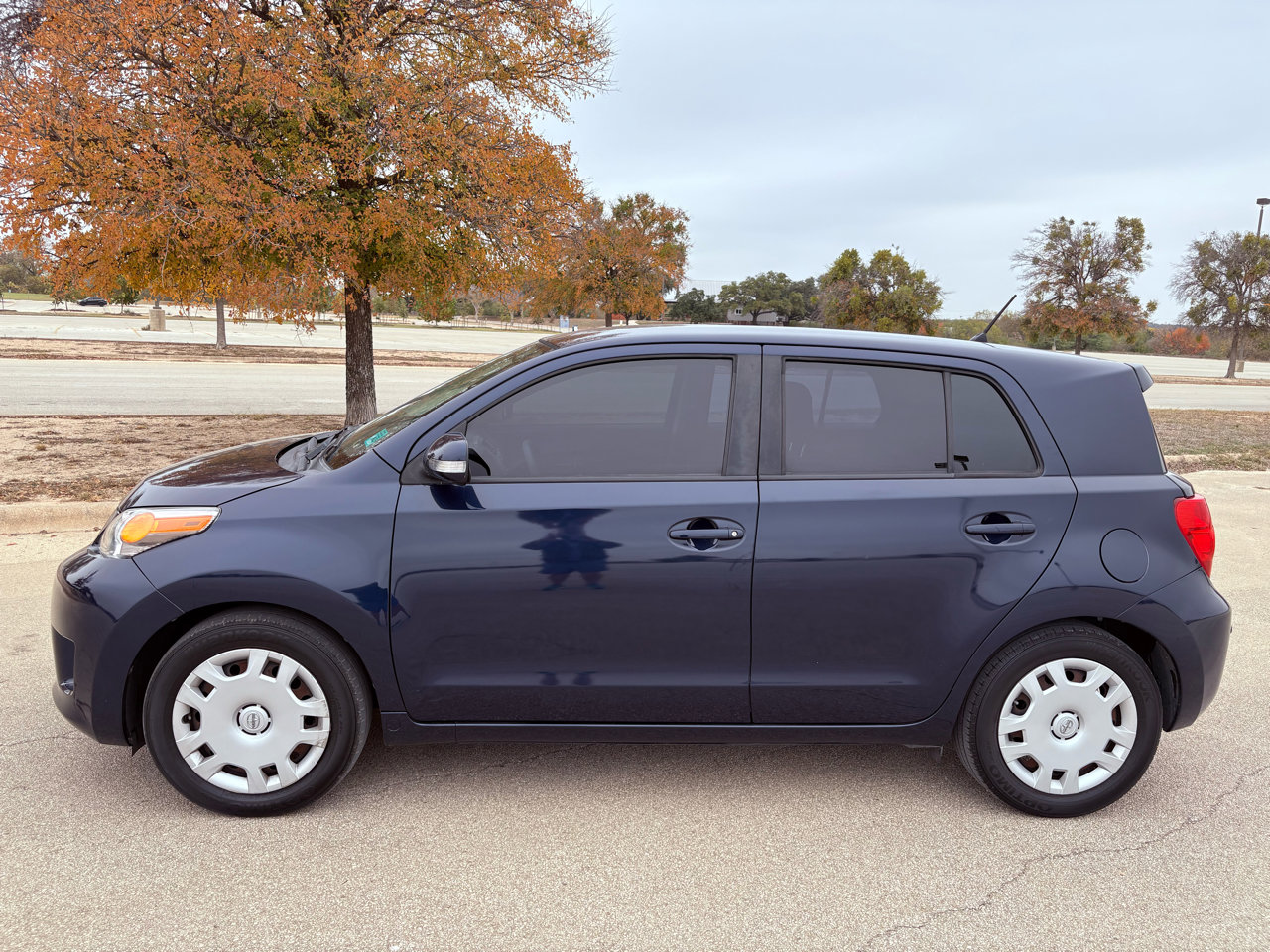 Used 2013 Scion xD image 3