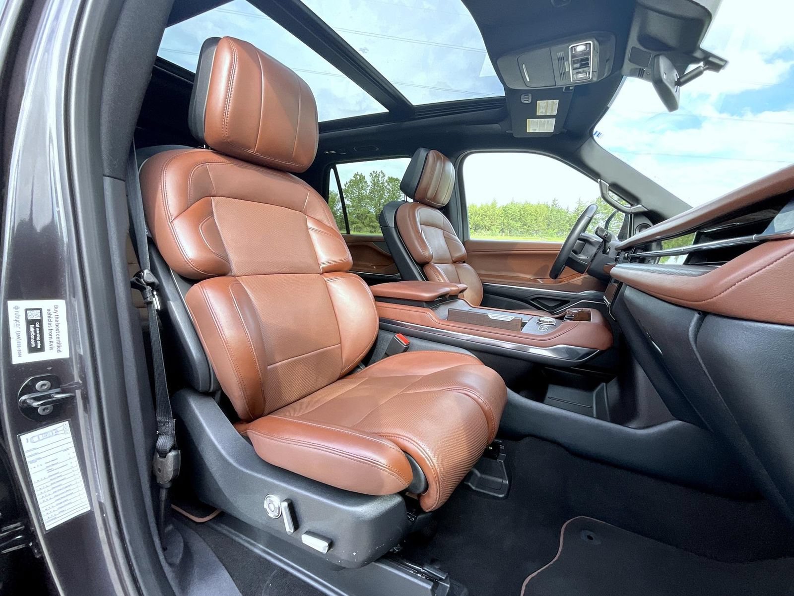 Used 2025 Lincoln Navigator Reserve AWD/4WD image 16
