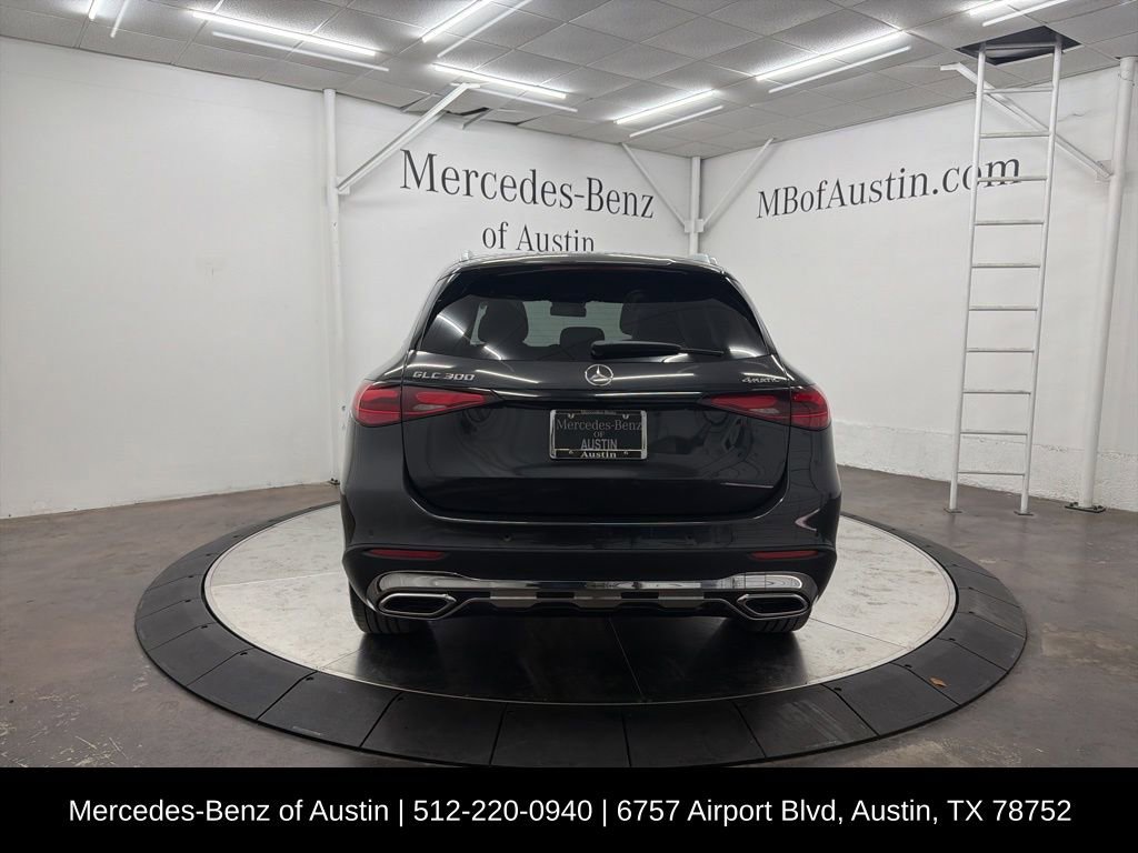 Used 2025 Mercedes-Benz GLC 300 4MATIC image 7