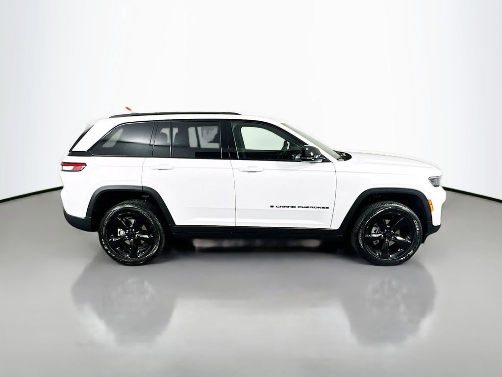 New 2025 Jeep Grand Cherokee Altitude image 8