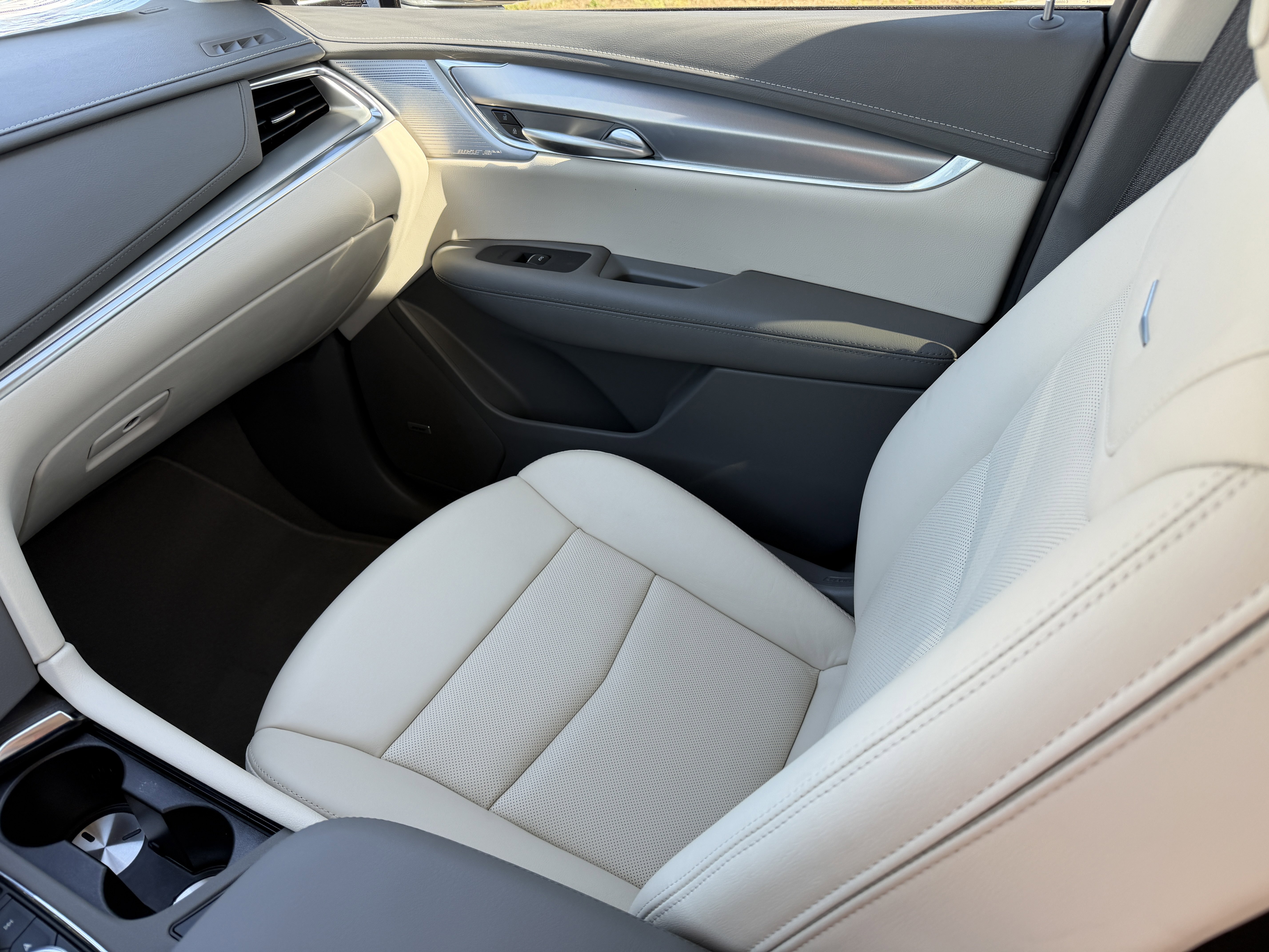 New 2025 Cadillac XT5 Premium Luxury image 16