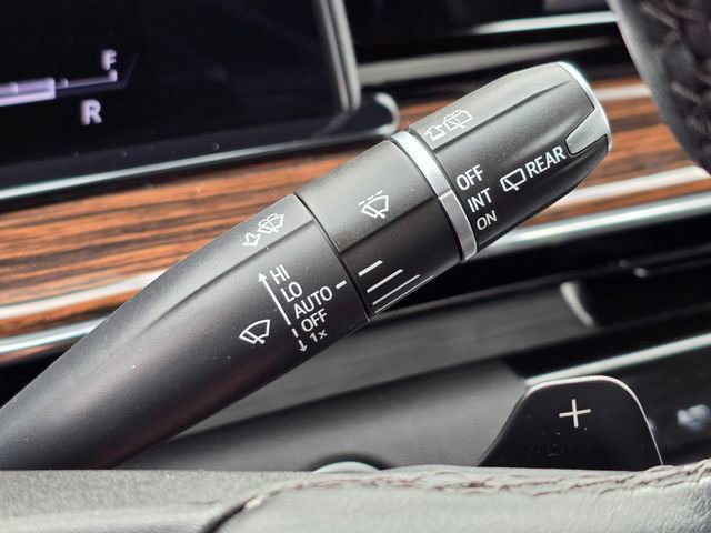 Used 2023 Cadillac Escalade Premium Luxury image 44