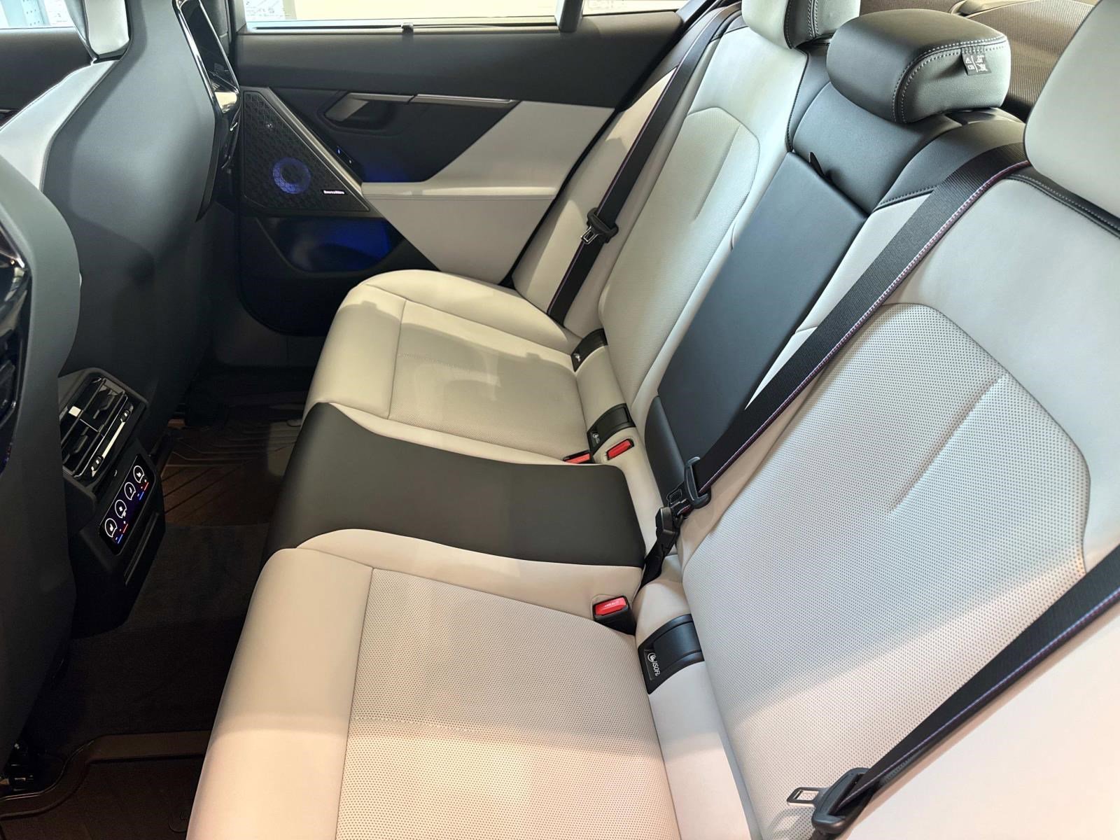 New 2026 BMW M5 w/ Carbon Package image 10