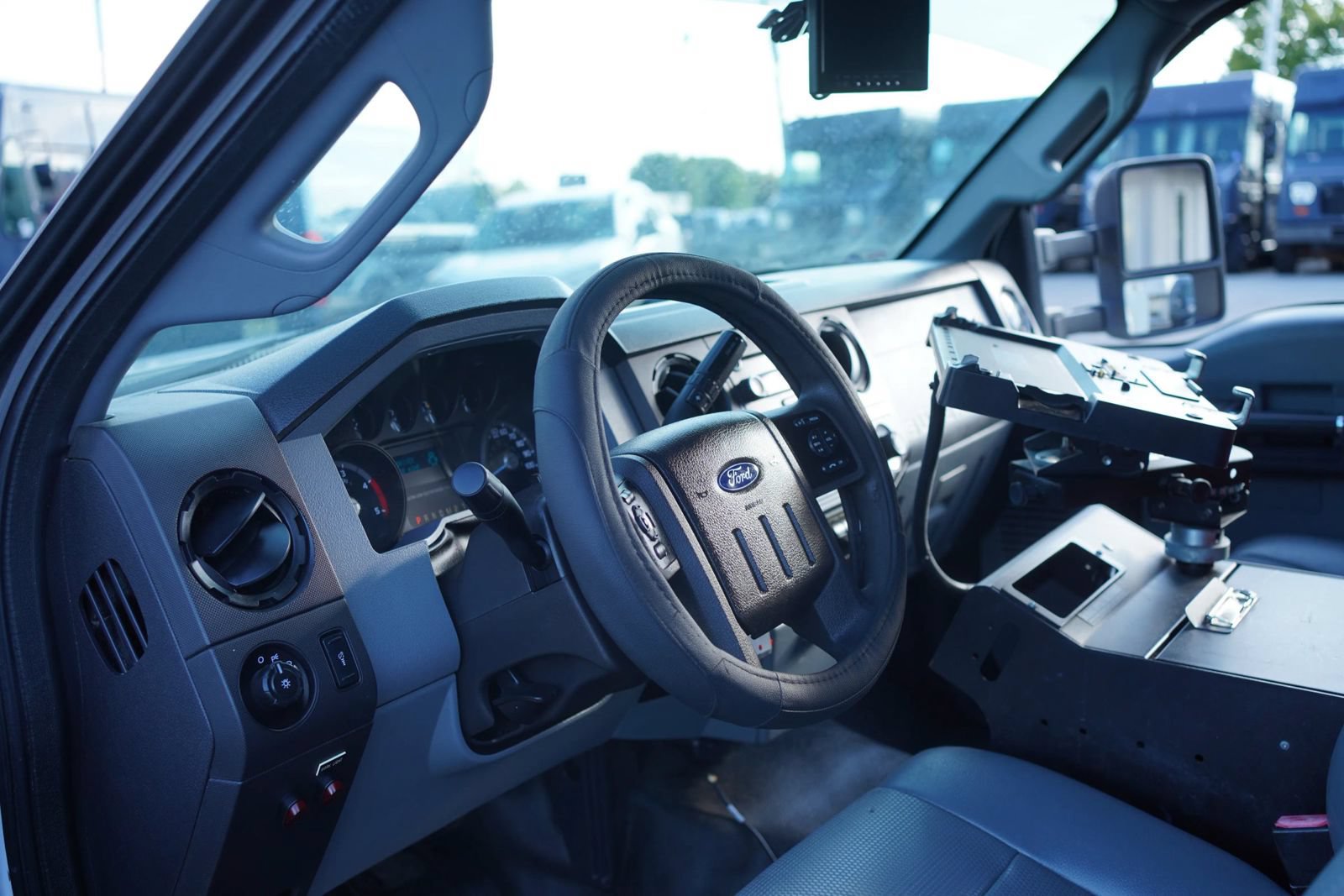 Used 2016 Ford F550 4x4 Regular Cab Super Duty image 21