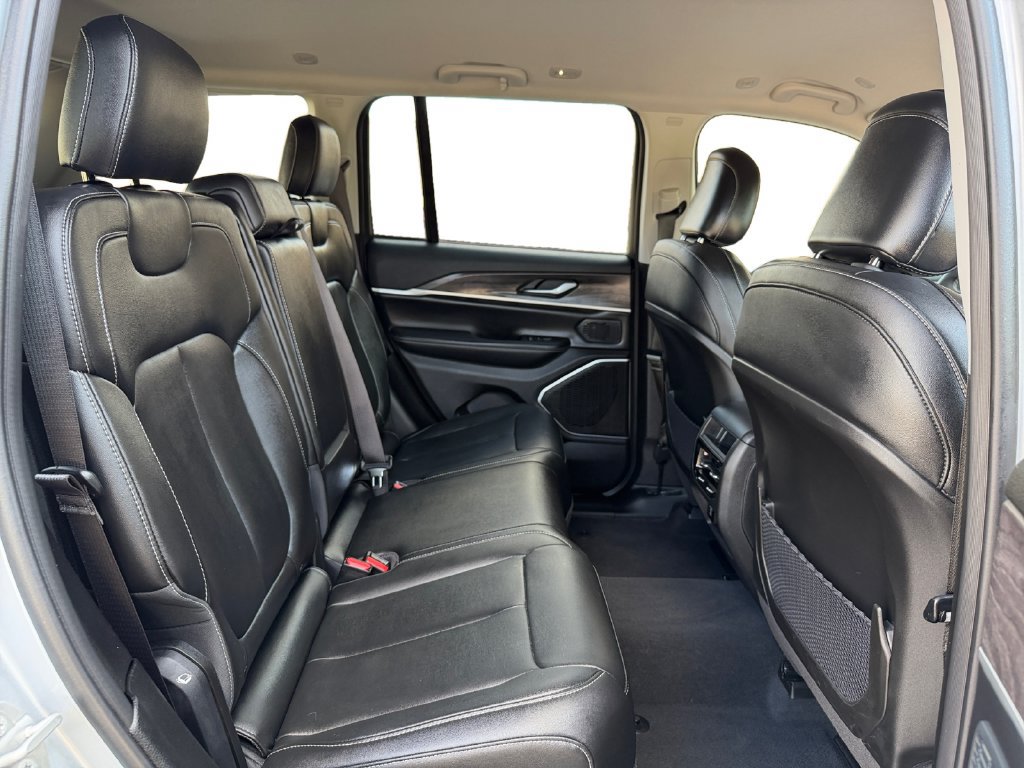 Used 2023 Jeep Grand Cherokee Limited w/ Trailer Tow Prep Group (B) AWD/4WD image 20