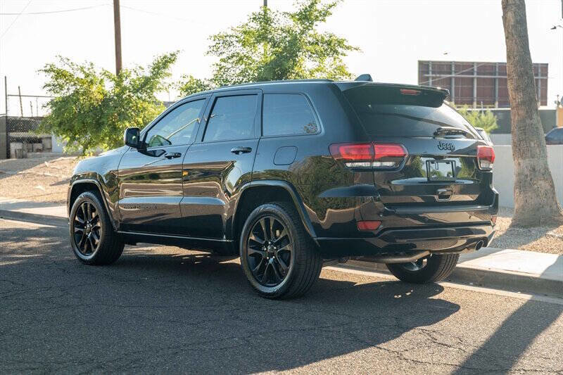 Used 2020 Jeep Grand Cherokee Altitude image 3