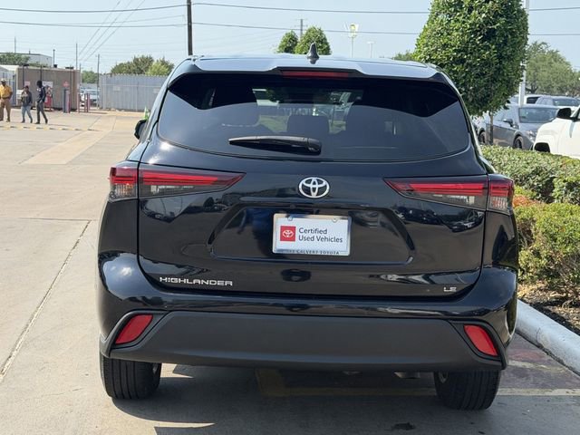Certified 2024 Toyota Highlander LE FWD image 6