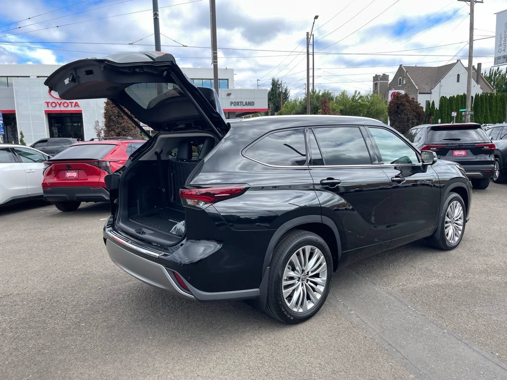New 2026 Toyota Highlander Platinum AWD/4WD image 12