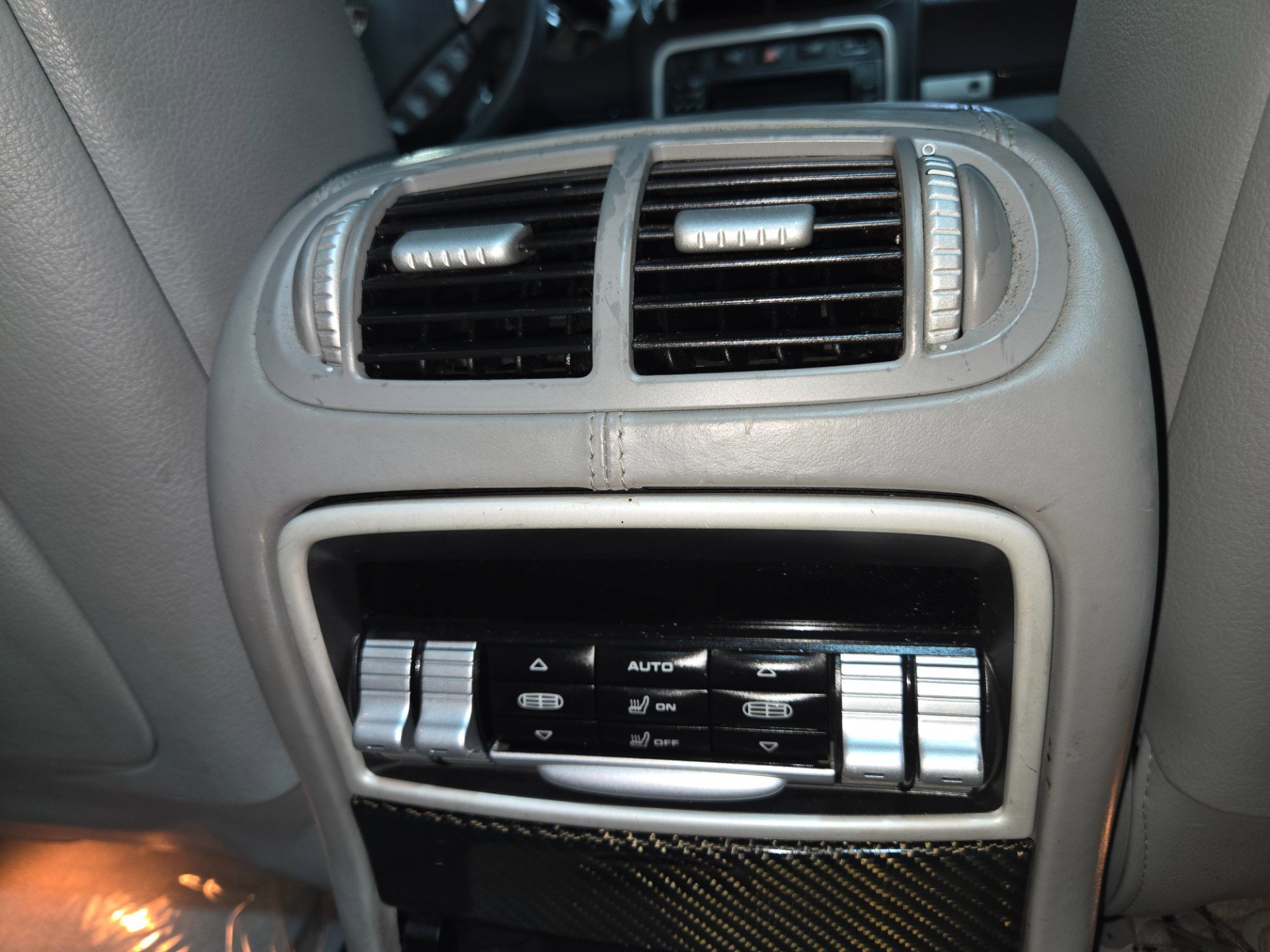 Used 2008 Porsche Cayenne Turbo AWD/4WD image 15