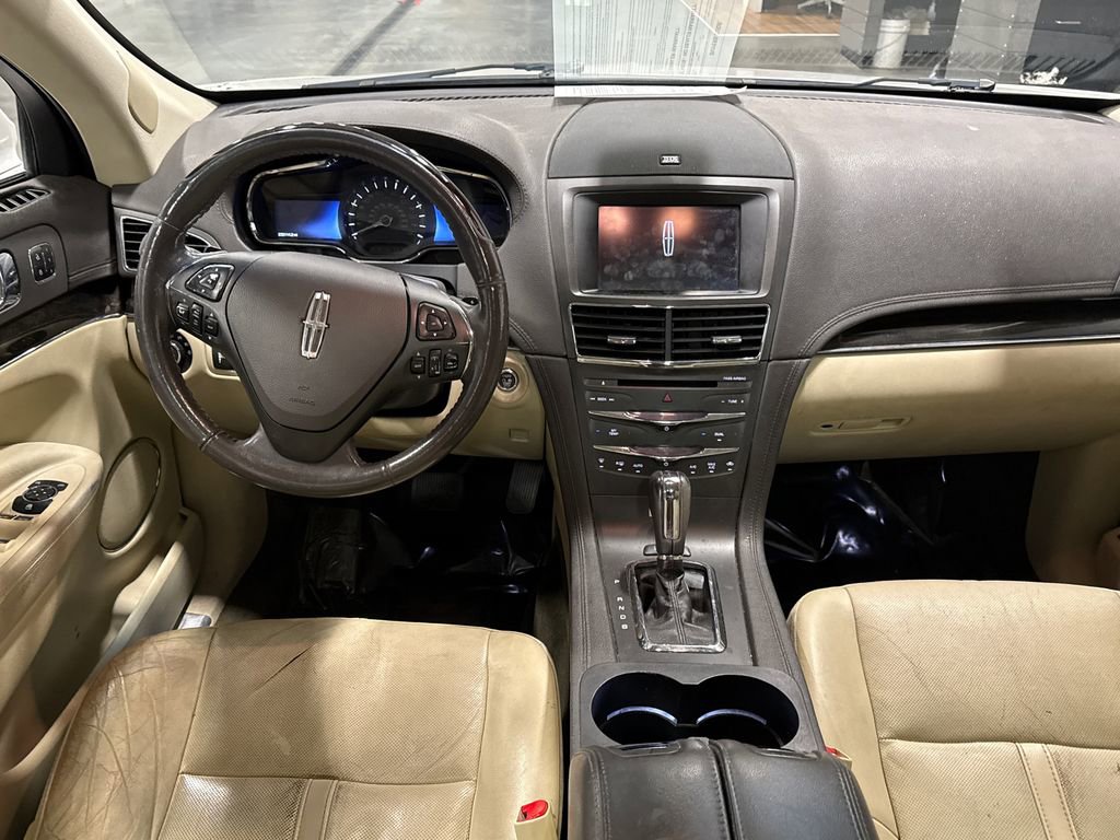 Used 2013 Lincoln MKT AWD image 11