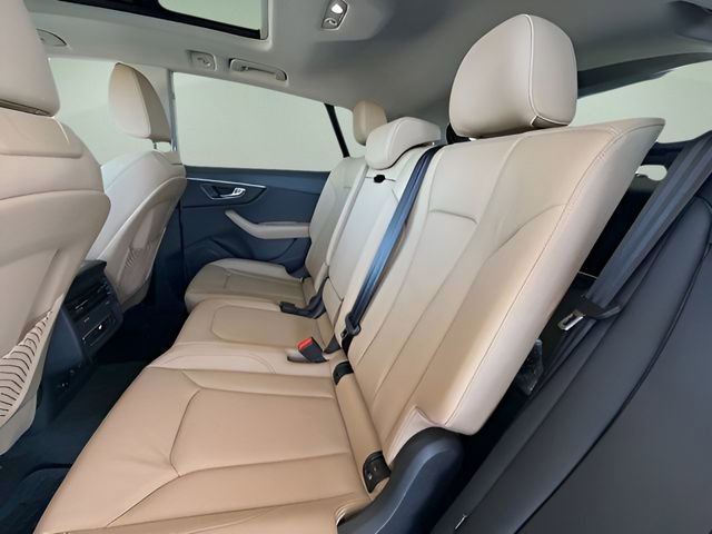 Used 2025 Audi Q8 Premium image 33