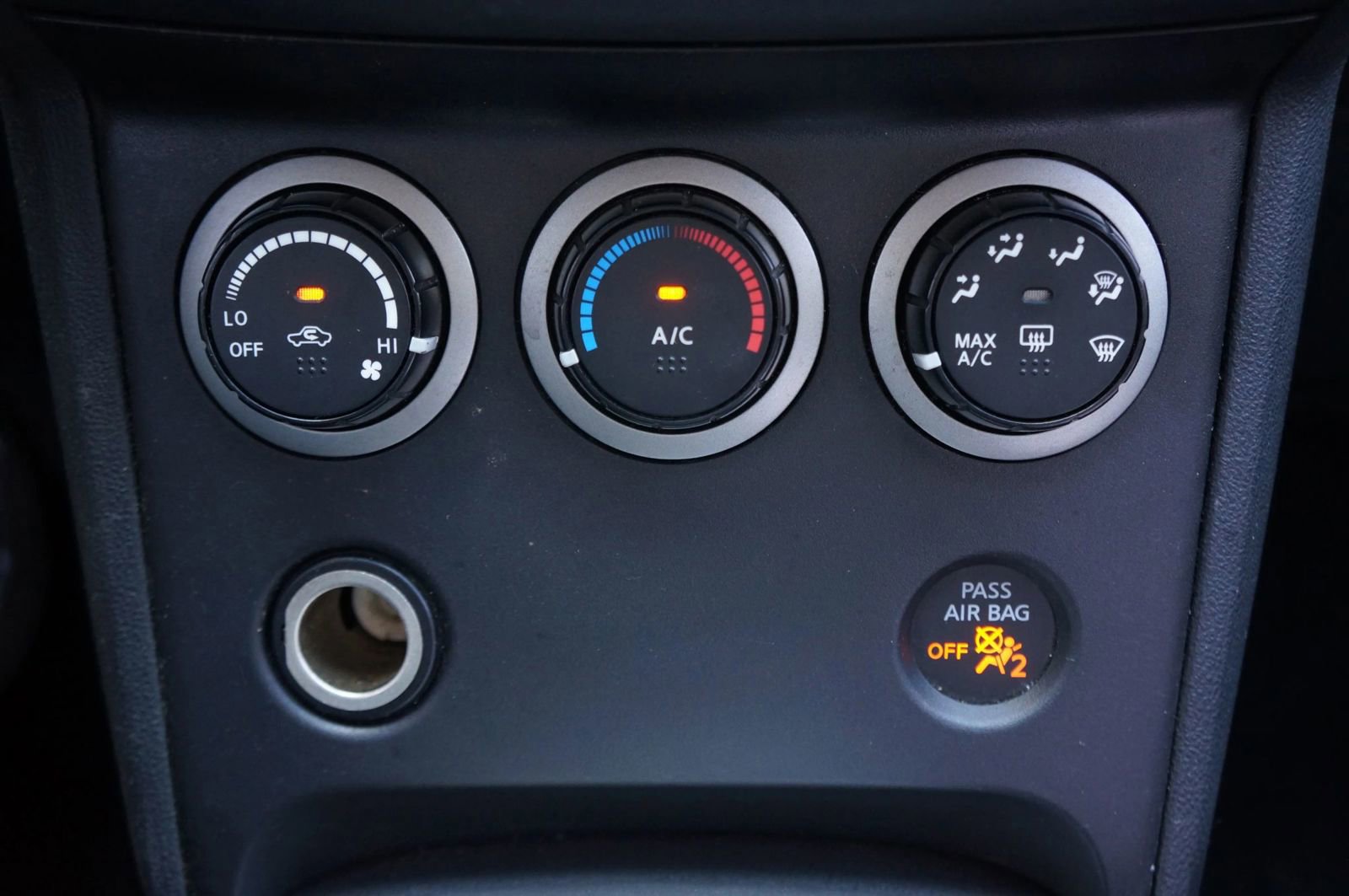 Used 2013 Nissan Rogue S FWD image 28