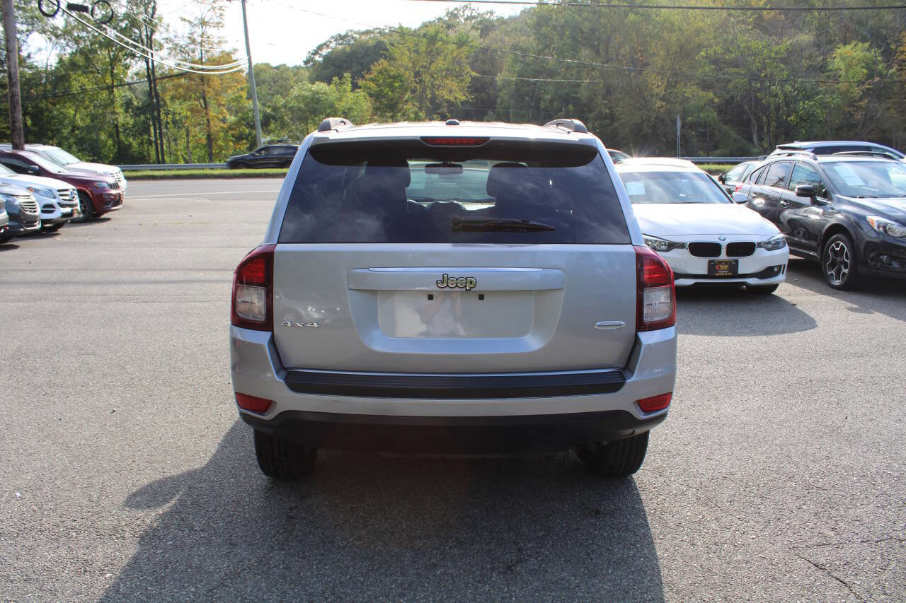 Used 2016 Jeep Compass Latitude image 9