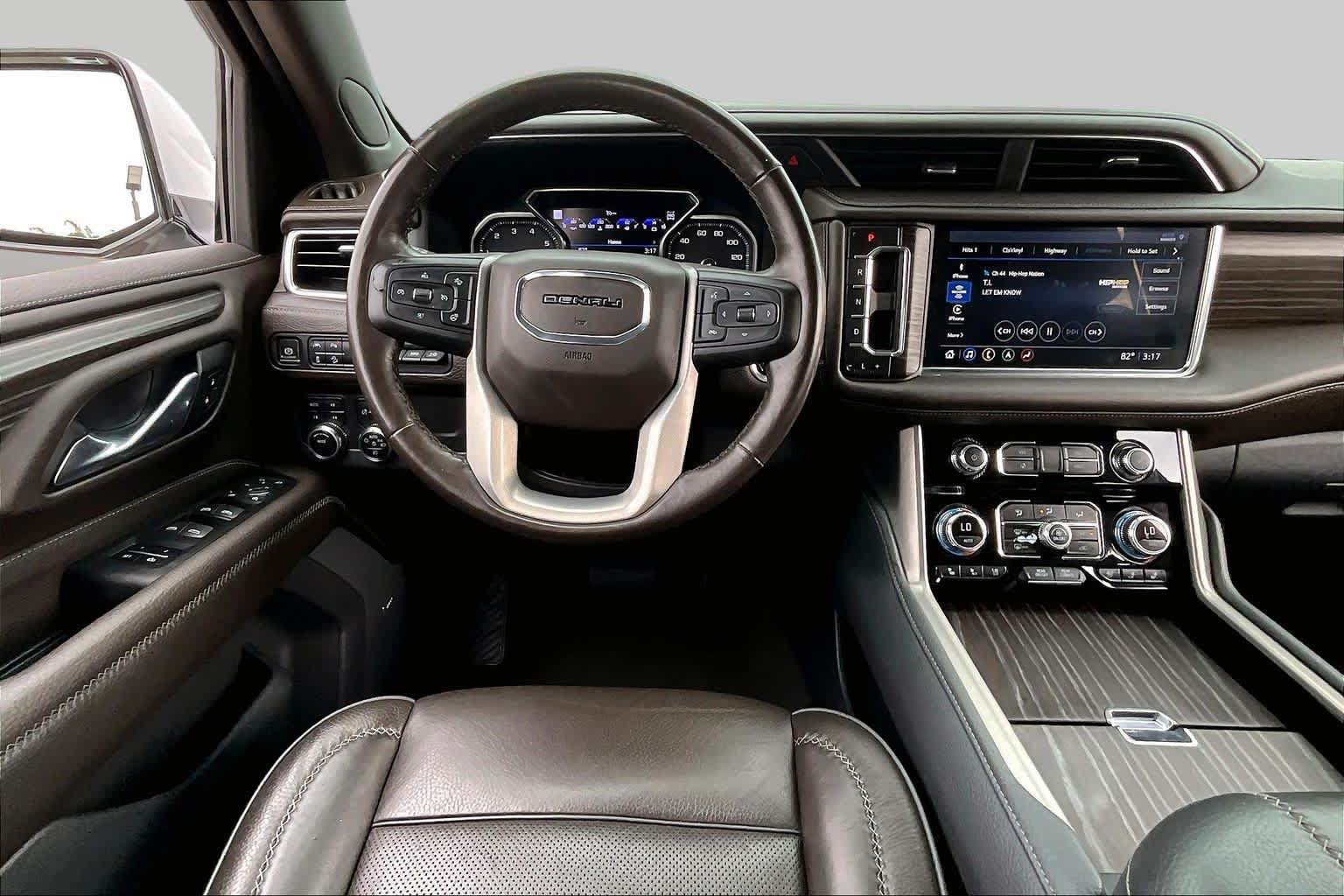 Used 2021 GMC Yukon XL Denali w/ LPO, Illumination Package AWD/4WD image 6