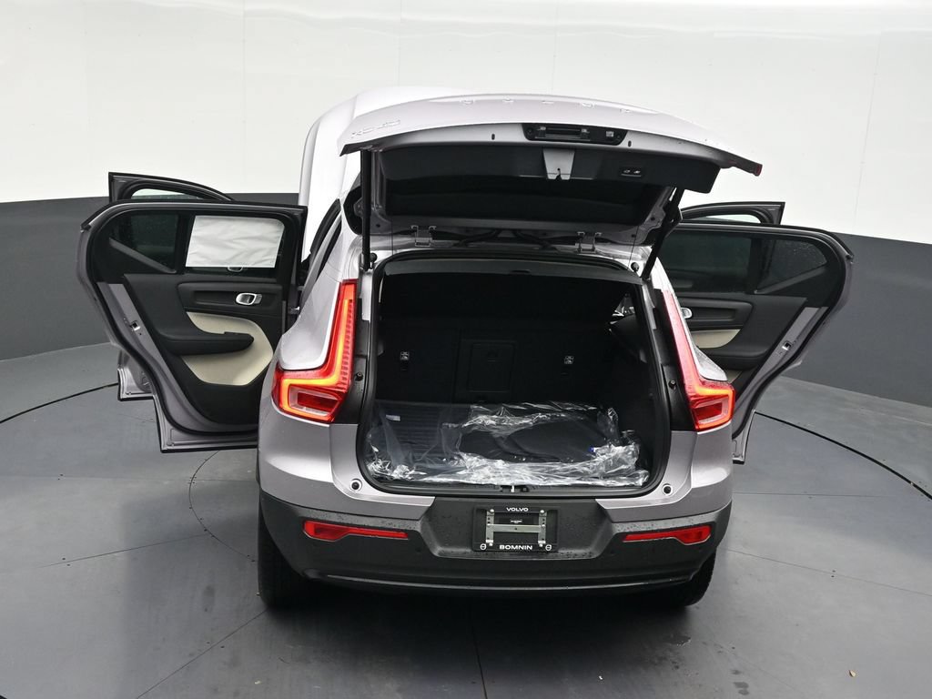 New 2026 Volvo XC40 B5 Plus w/ Protection Package Premier AWD/4WD image 33