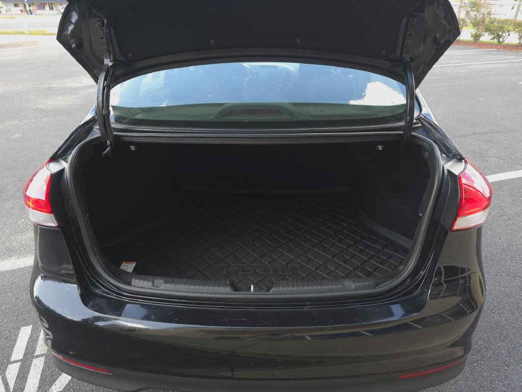 Used 2017 Kia Forte LX FWD image 14