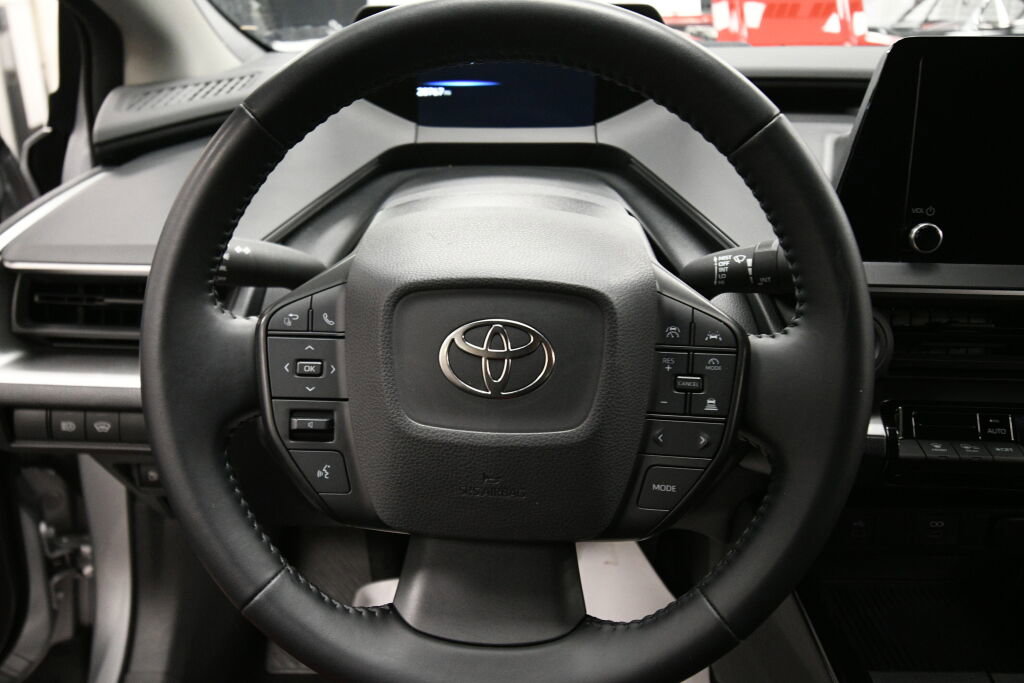 Used 2024 Toyota Prius LE image 12