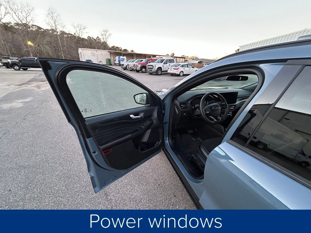 Used 2025 Ford Escape ST-Line w/ Equipment Group 301A image 27