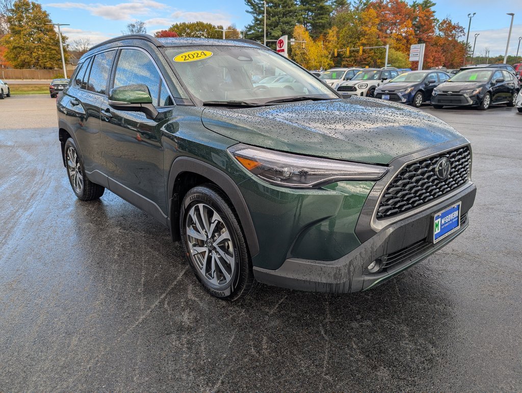 Used 2024 Toyota Corolla Cross XLE w/ Convenience Package image 8