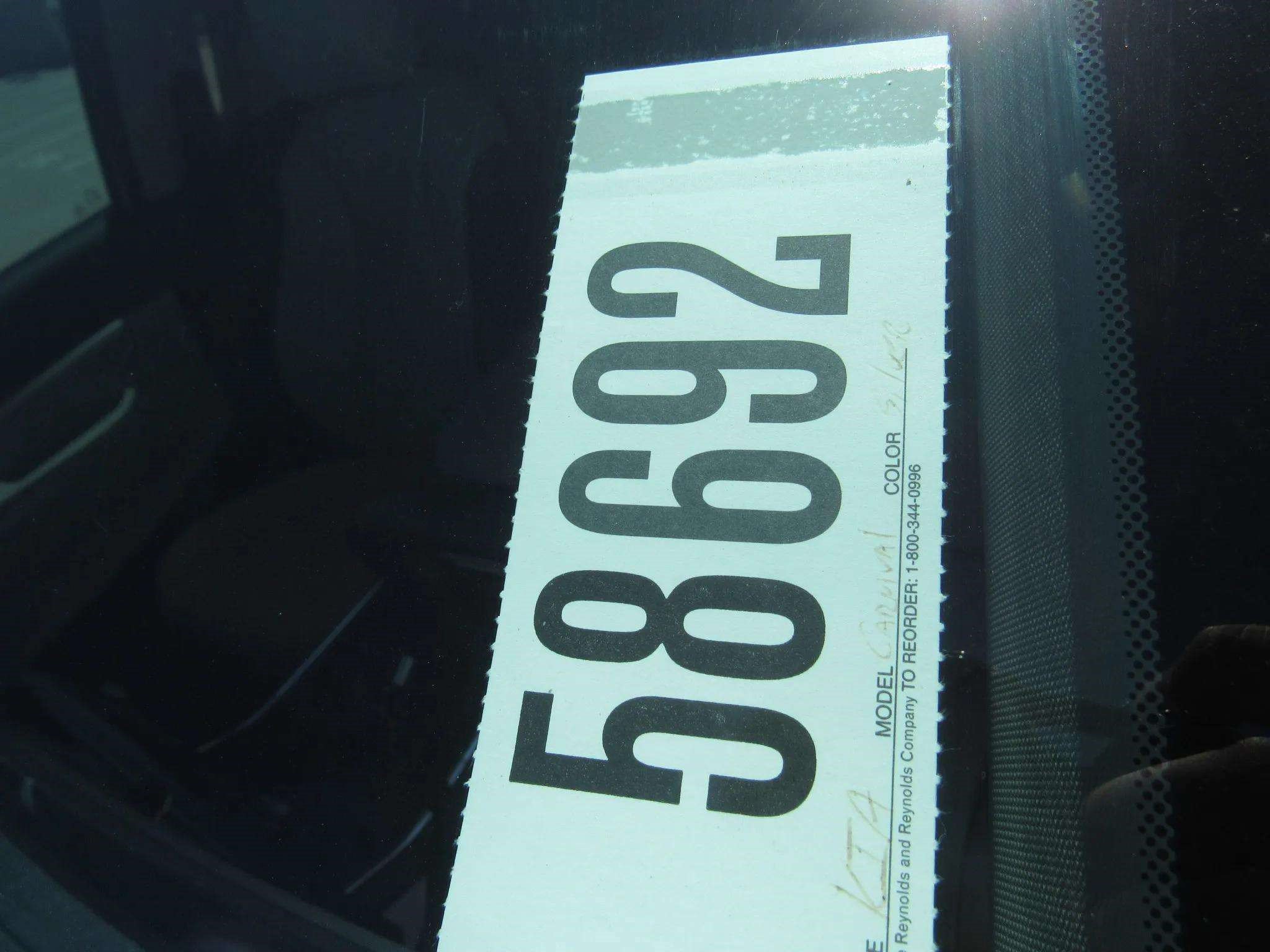 Used 2025 Kia Carnival SX w/ SX Dark Edition Package FWD image 32