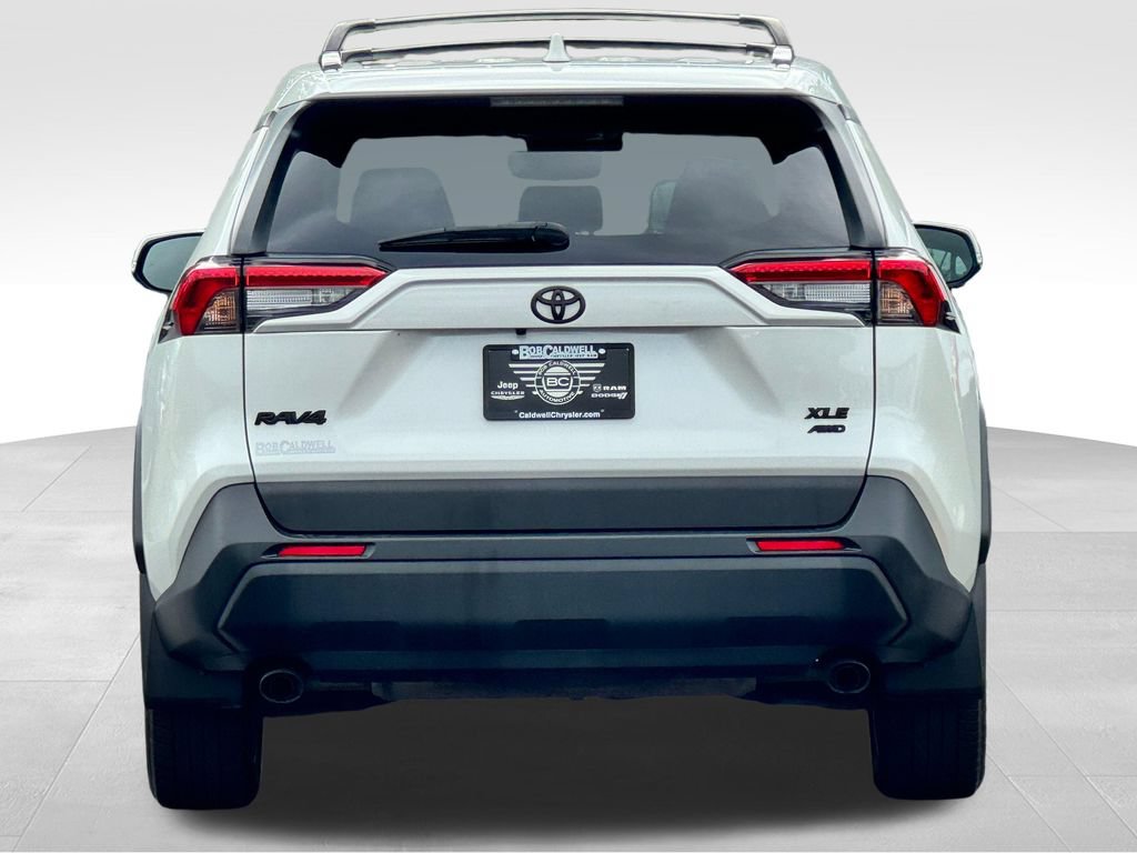 Used 2022 Toyota RAV4 XLE Premium AWD/4WD image 6