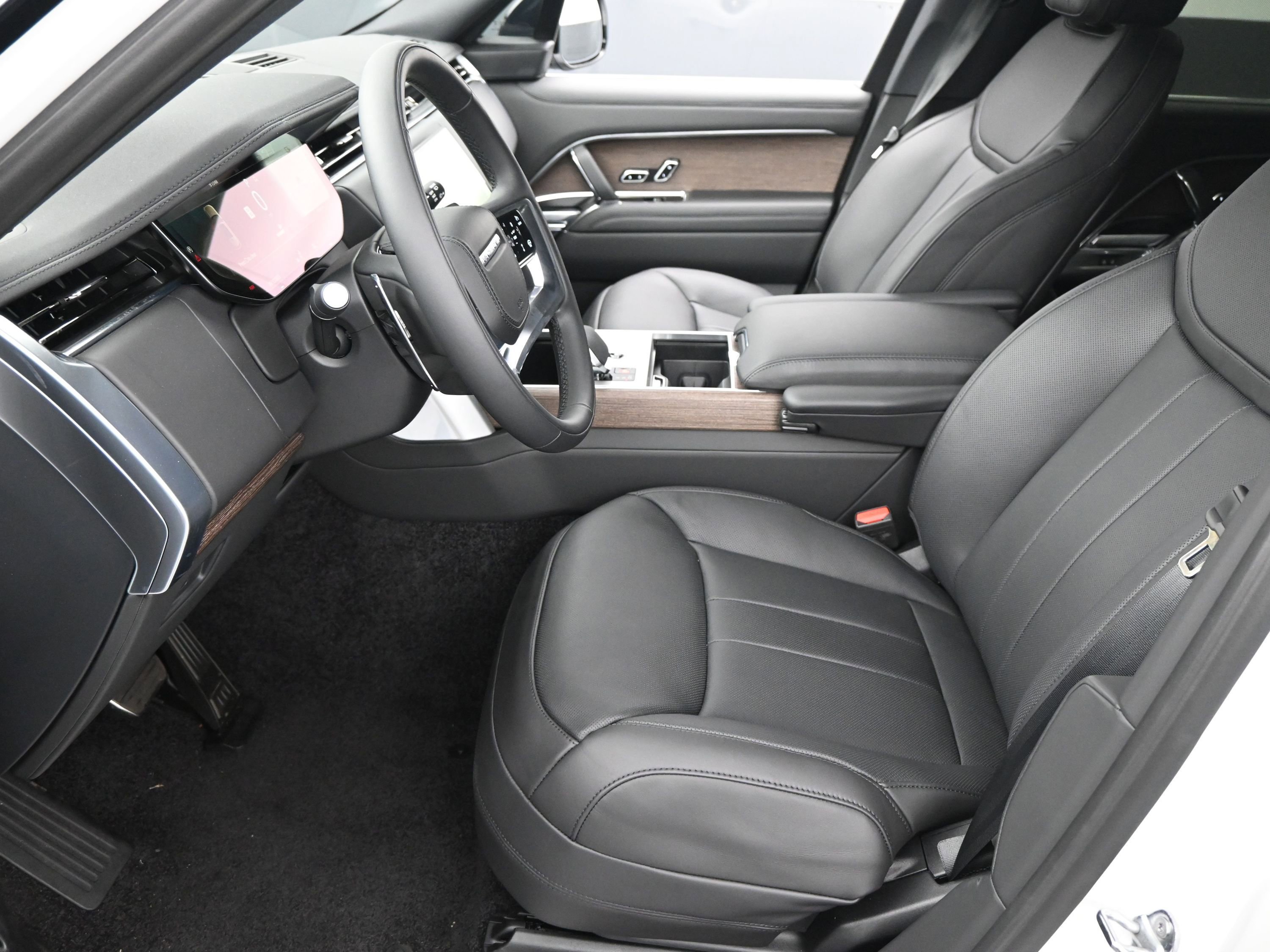 New 2025 Land Rover Range Rover Long Wheelbase SE image 5