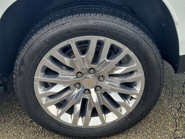 Used 2022 Chevrolet Suburban LT RWD image 7