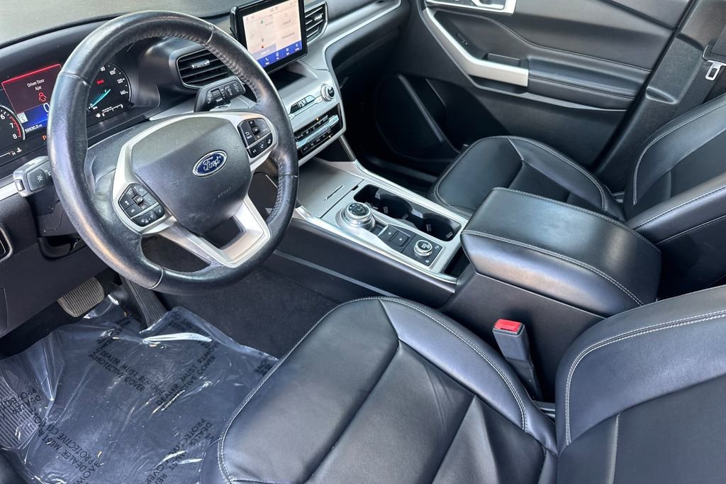 Used 2023 Ford Explorer XLT w/ Equipment Group 202A image 10
