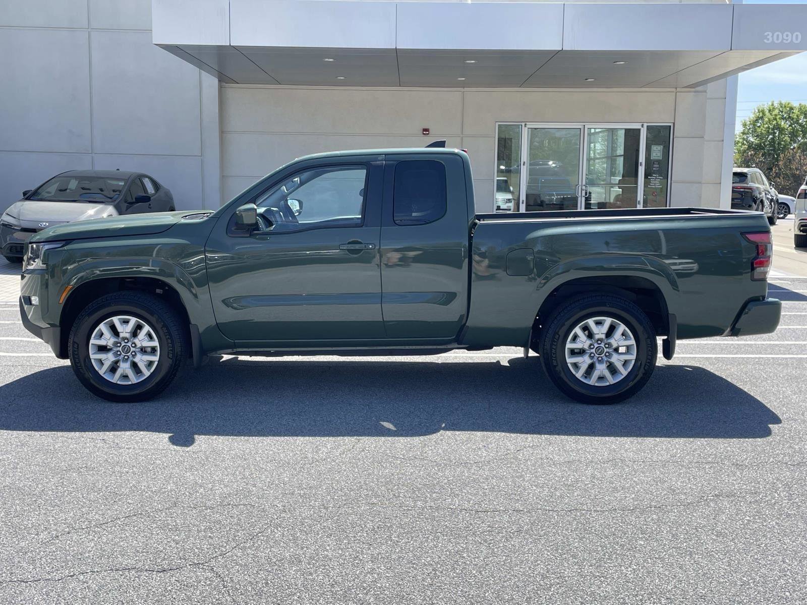 Used 2024 Nissan Frontier SV w/ SV Convenience Package image 2