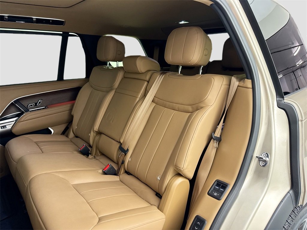 Used 2025 Land Rover Range Rover Long Wheelbase SE image 26