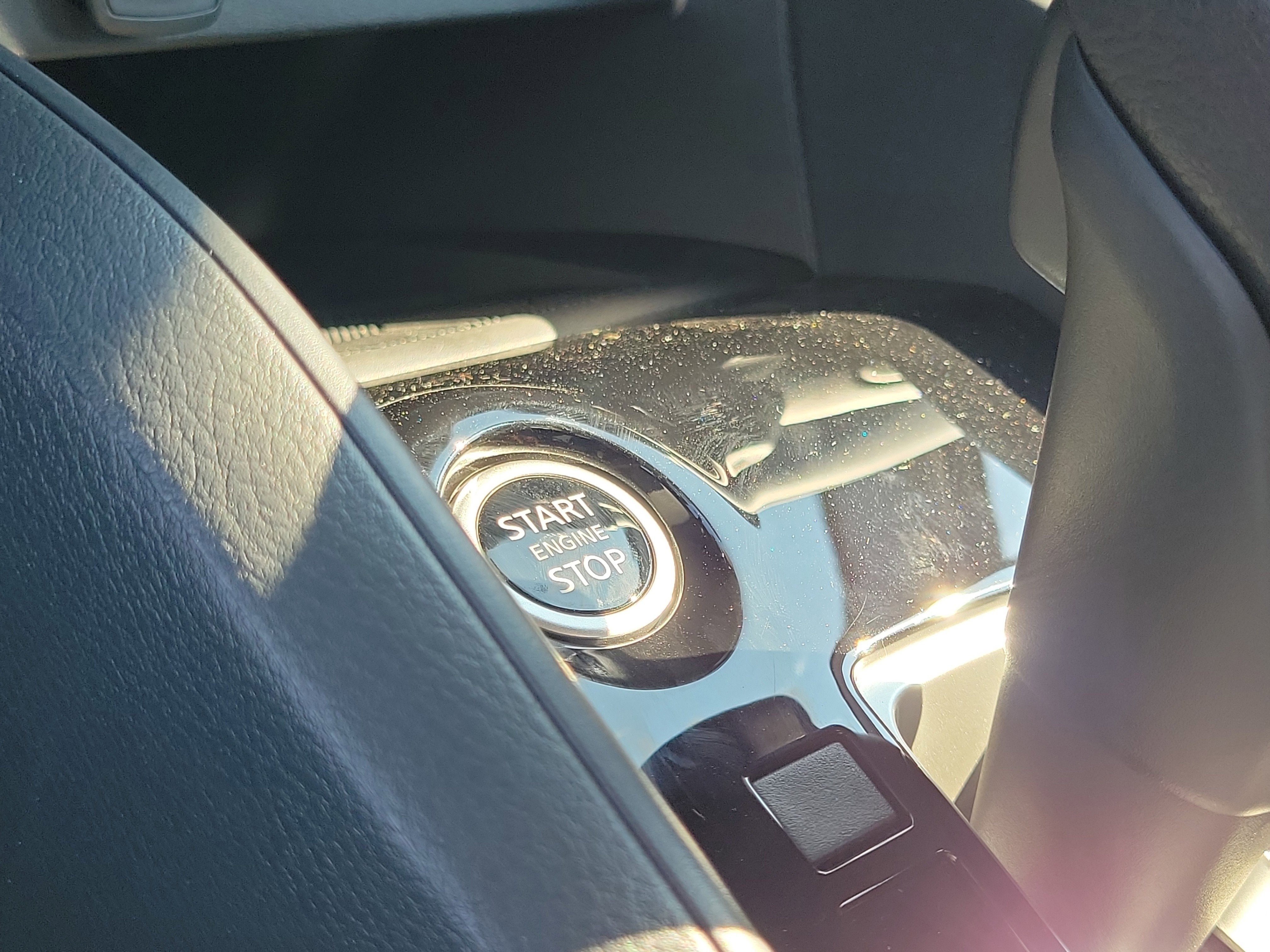 Used 2025 Nissan Versa SV w/ Trunk Package image 28