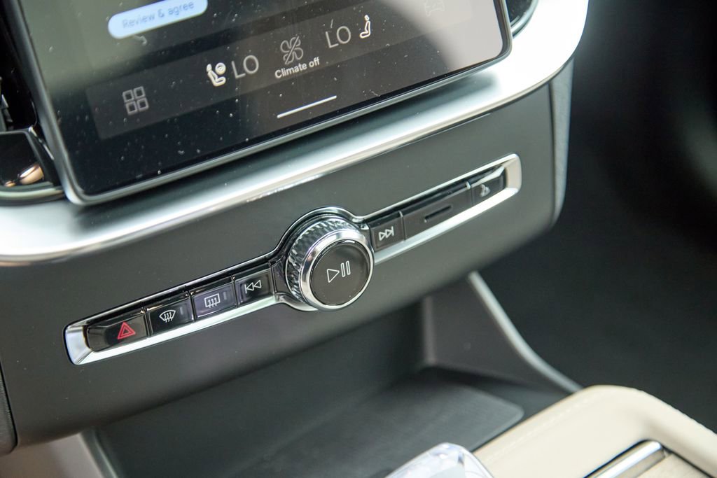 New 2026 Volvo XC90 B6 Ultra w/ Protection Package image 15