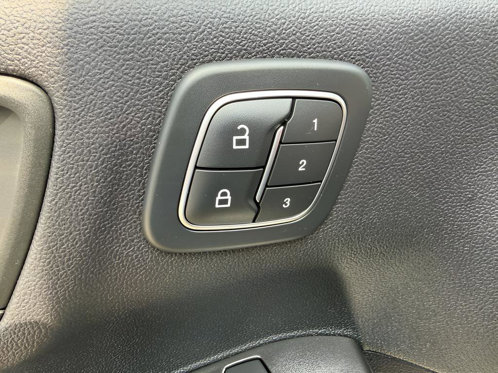 Used 2022 Ford Escape SEL w/ SEL Stealth AWD Package image 23