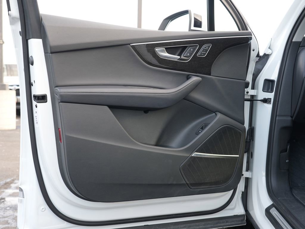 Used 2024 Audi Q7 3.0T Premium Plus image 17