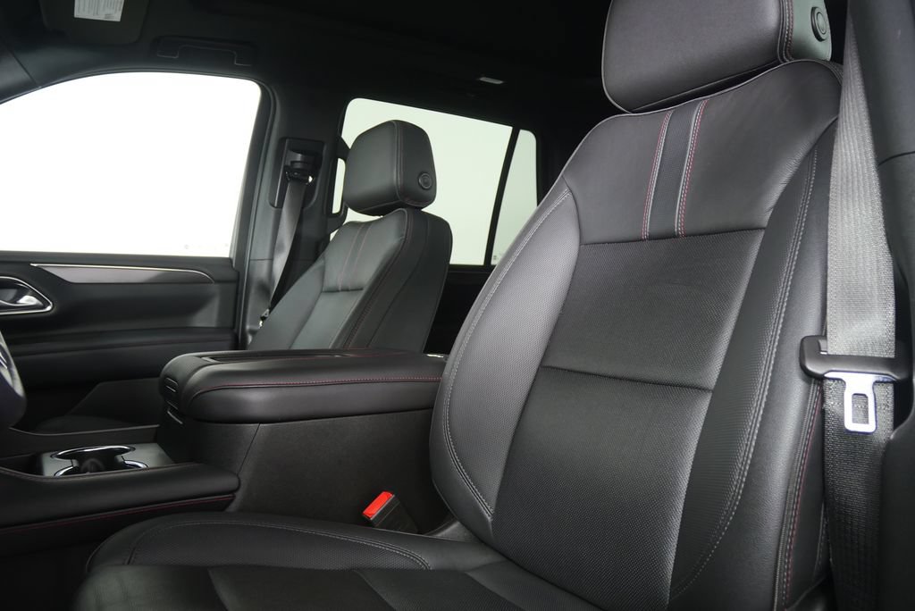 Used 2022 Chevrolet Tahoe RST w/ Luxury Package AWD/4WD image 12