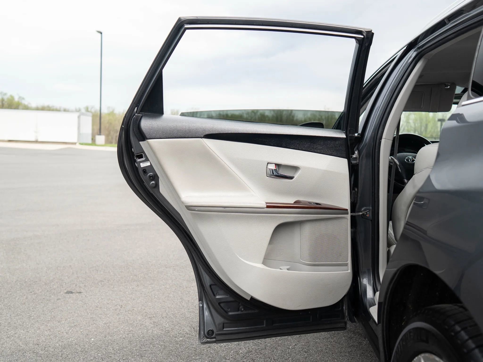 Used 2009 Toyota Venza AWD image 24