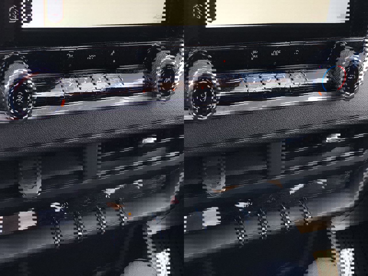 Used 2024 Chevrolet Colorado W/T image 21