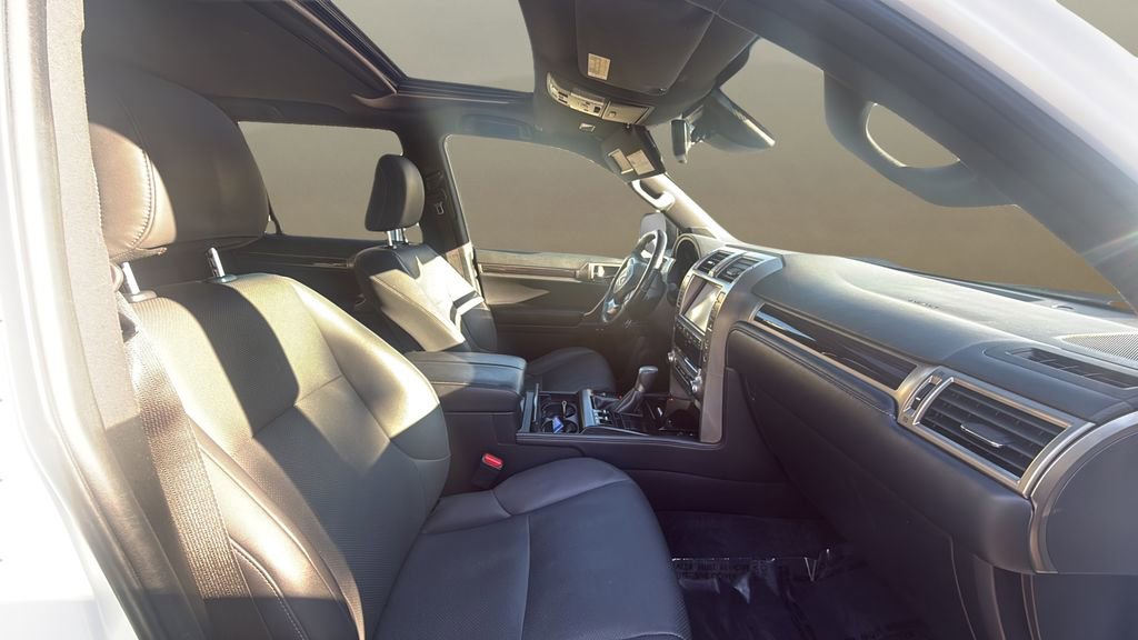 Used 2020 Lexus GX 460 image 10