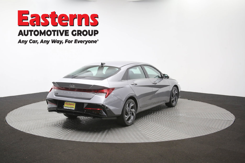 Used 2025 Hyundai Elantra SEL FWD image 44