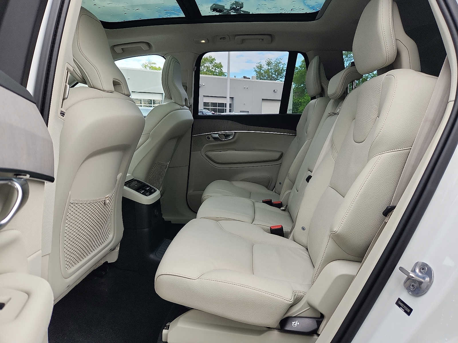 Certified 2024 Volvo XC90 T8 Plus w/ Protection Package Premier AWD/4WD image 10
